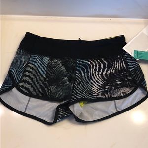 Lululemon size 4 speed shorts SeaWheeze NWT